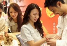 吕锐甜携未婚妻定制专属婚戒!