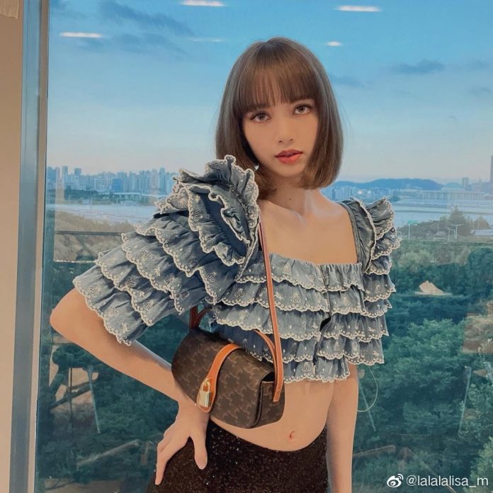 LISA新发型惊艳四座！中分+微卷的齐肩金发获赞：好像洋娃娃 | WOAH.MY